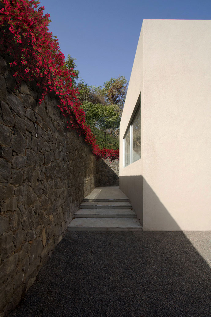 House on the Hill Outdoor Lobby Passage • WE Design Studio • Architects & Interior Designers in India House on the Hill Outdoor Lobby Passage • WE Design Studio • Architects & Interior Designers in India